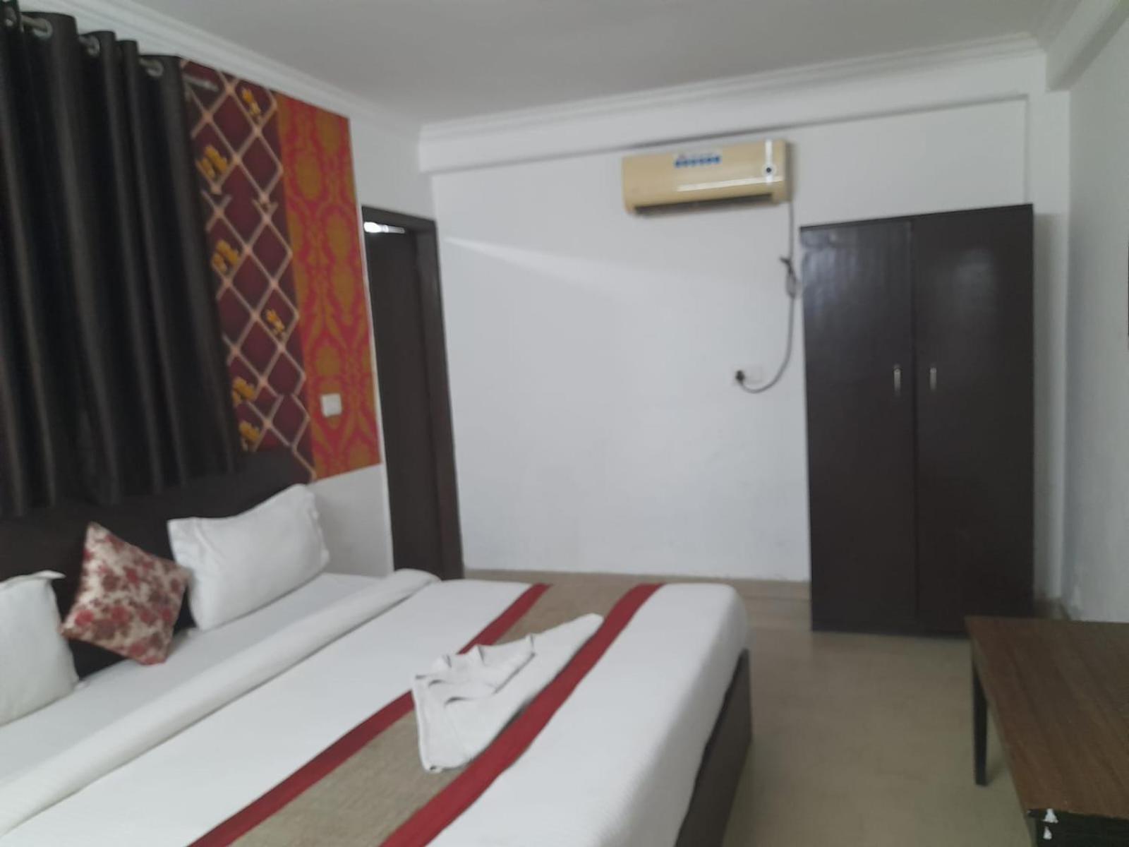 Hotel Airport Aditya Inn 뉴델리 외부 사진